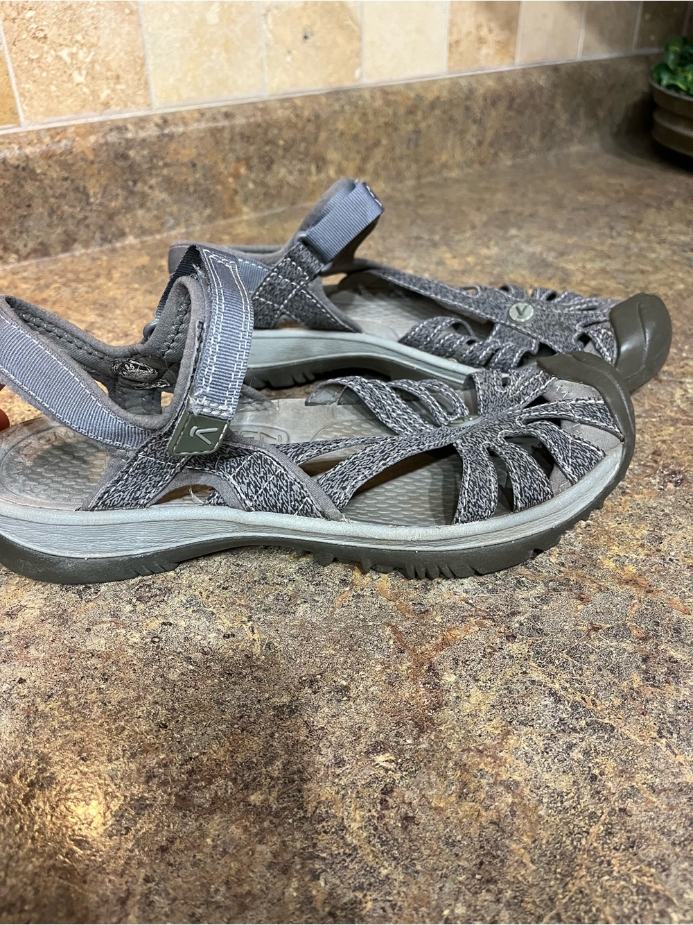 KEEN Rose Sandals Gray Waterproof Closed Toe Hiking Sz 9.5 Vacation Outdoor